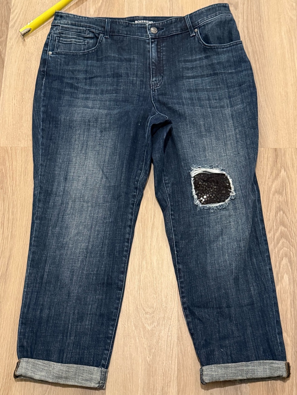 Chico’s Platinum Boyfriend Jeans 2.5 Petite Sequin Patch Cuffed Crop 14p 14 p